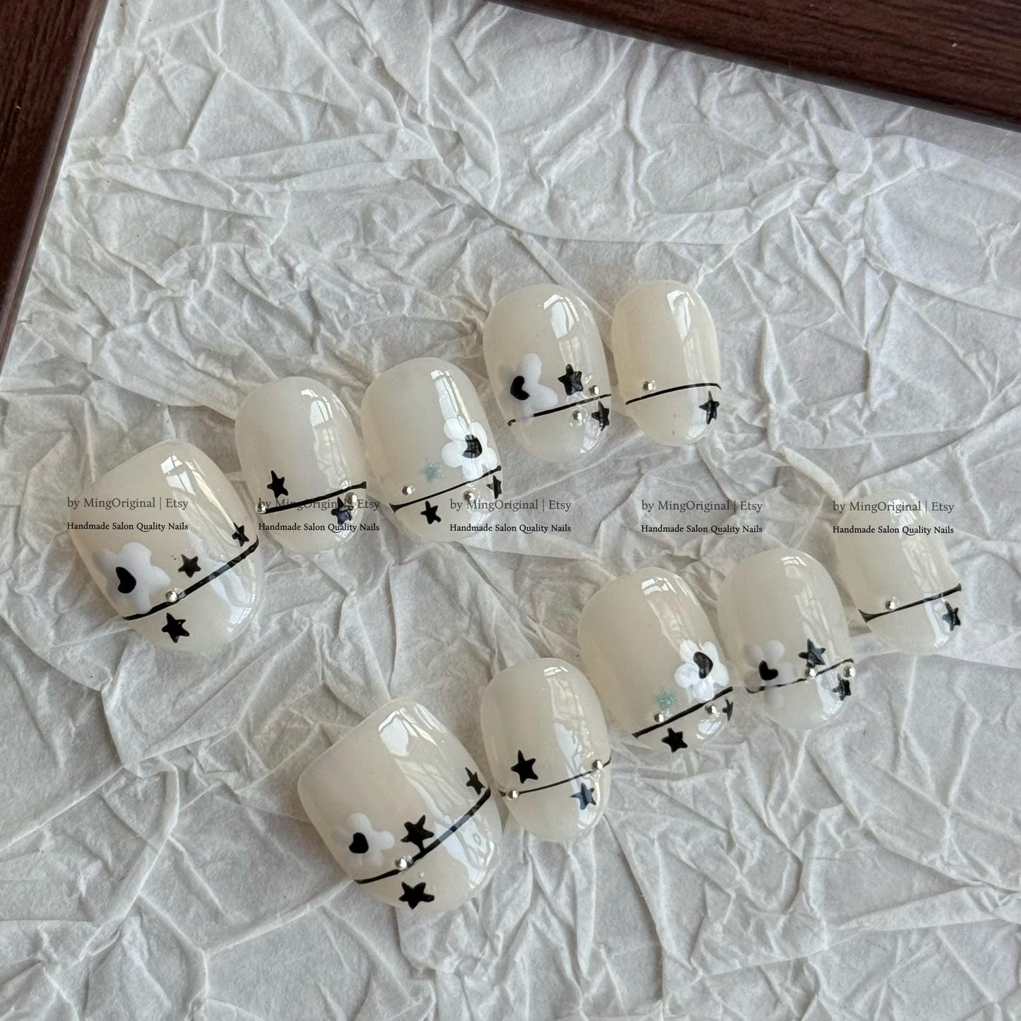 Minimalist Black White Press On Nails, Handmade Flower and Star Nails, Y2K Aesthetic Nails, Cute Star Manicure, Elegant Monochrome, MO848