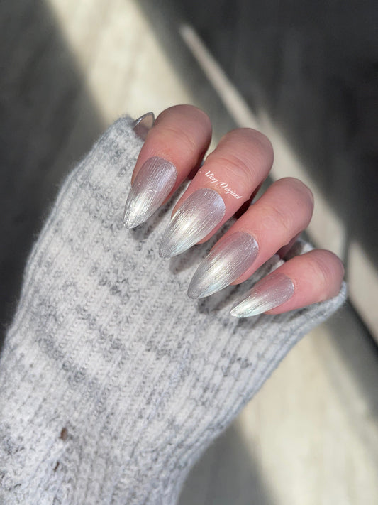 Buccellati Silky Chrome Pearl Glazed Donuts nail. Acrylic&press on nail, mermaid shimmer Nail, Fake nails, wedding nail